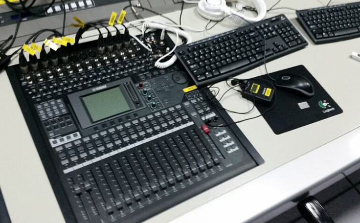 通用舞臺承建藍騎士水運動中心演藝舞臺機械、燈光及舞臺幕布建設(shè)