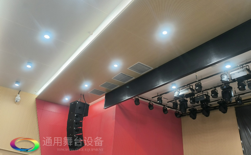 高顏值+實力派！通用舞臺幕布成功打造某中學智慧化多功能報告廳項目