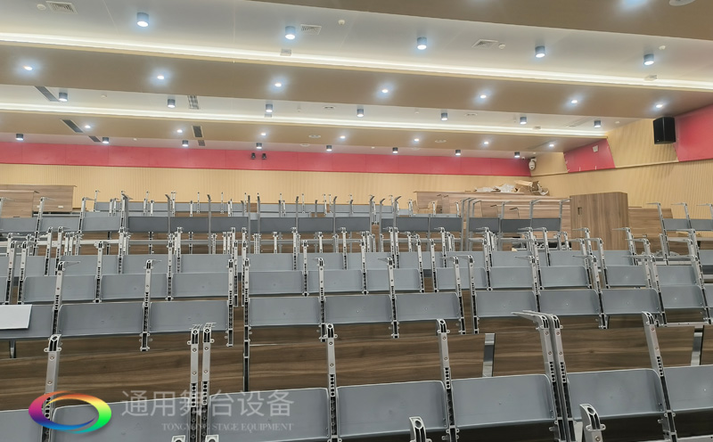 高顏值+實力派！通用舞臺幕布成功打造某中學智慧化多功能報告廳項目